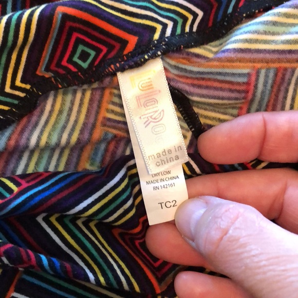 LuLaRoe Tall & Curvy 2 (TC2) Leggings - Picture 4 of 5